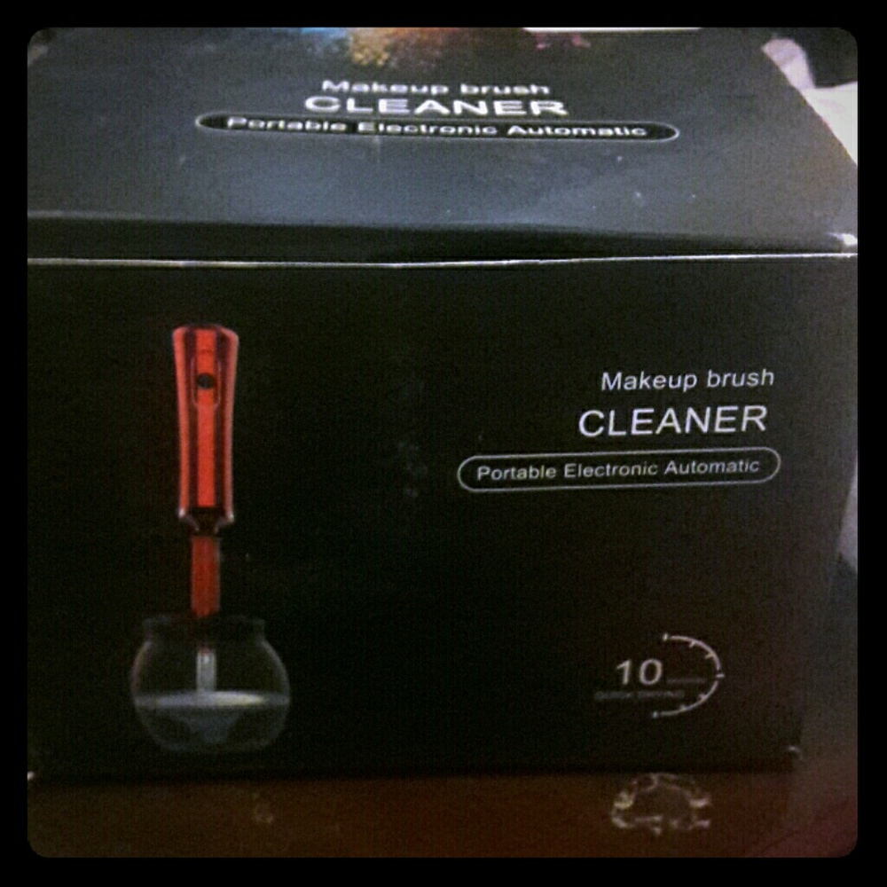 Make up brush cleaner